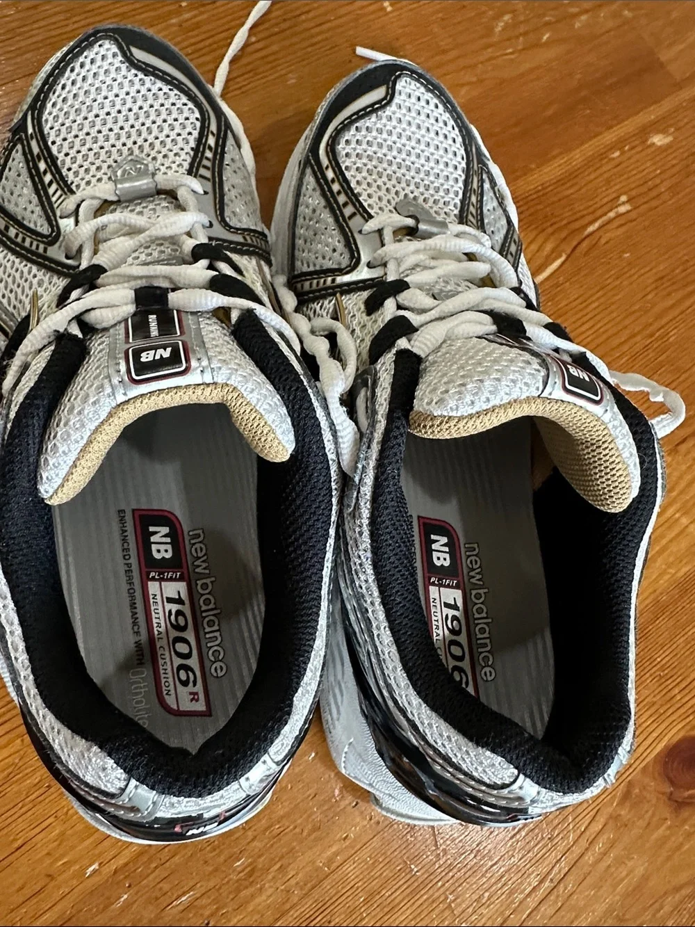 New Balance  1906R Men’s  Size 7.5 Women’s  9 Silver and Black Running Sneakers